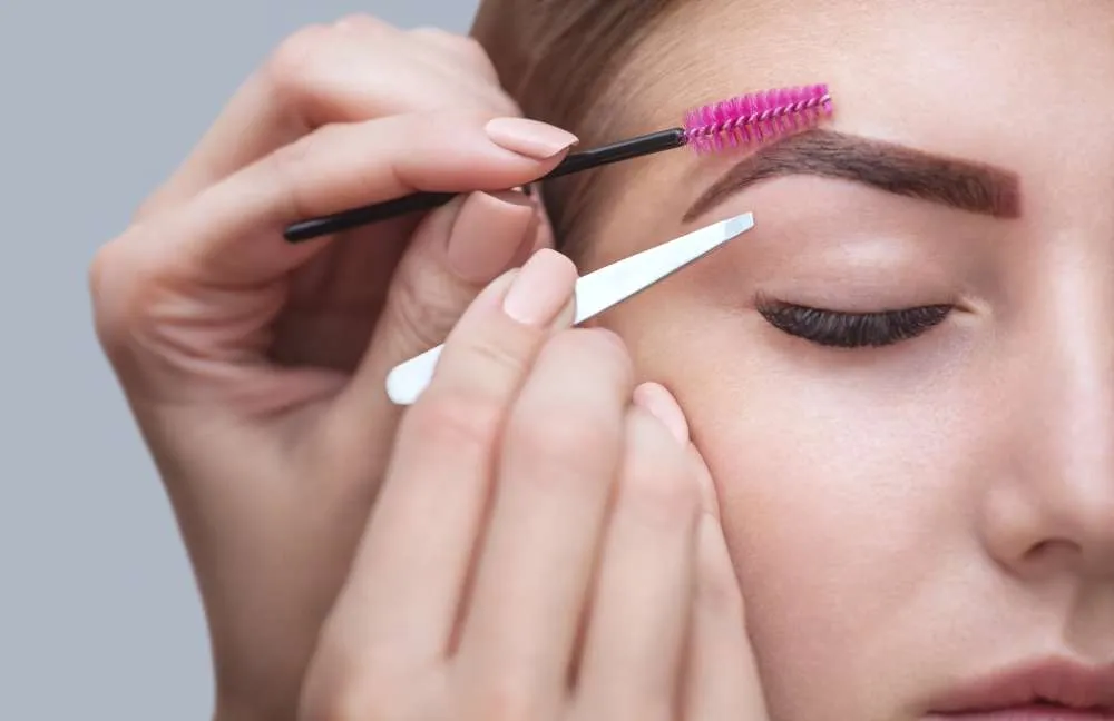 Frame the Face: Importance of Eyebrow Shaping