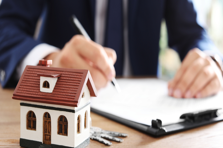 Why a Conveyancer Melbourne is Key to Smooth Property Sales?